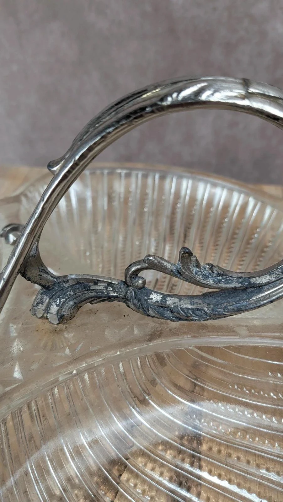Grote vintage glazen bediende met verzilverde metalen handgreep – photo 6